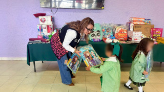 IRS ENTREGA COLECTA DE ÚTILES ESCOLARES Y ARTÍCULOS DE  LIMPIEZA AL CENDI AMALIA SOLÓRZAN